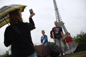 u-s-millennials-traveling-in-paris